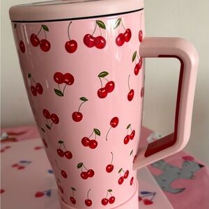 Brumate Tumbler Cherry print 30 oz.